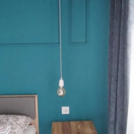 Valkane, 400 Met Od Plaze, Park Free