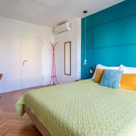 Valkane, 400 Met Od Plaze, Park Free شقة