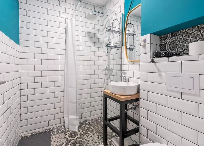 Valkane, 400 Met Od Plaze, Park Free بولا